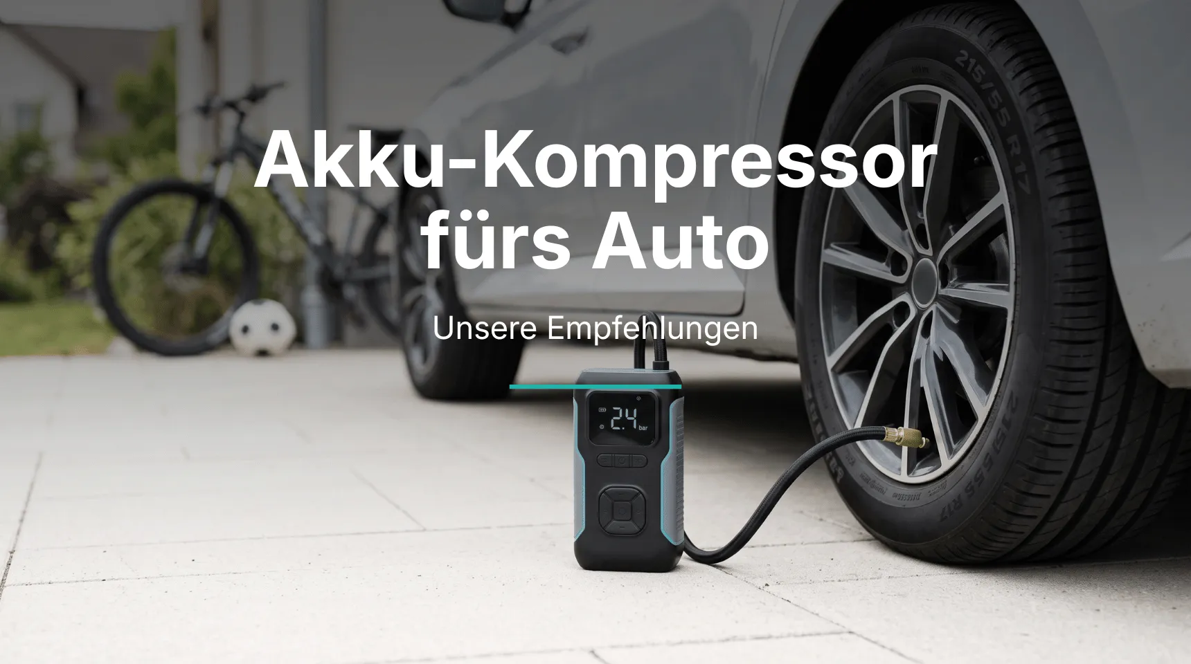 Akku-Kompressor fürs Auto beim Aufpumpen eines Autoreifens